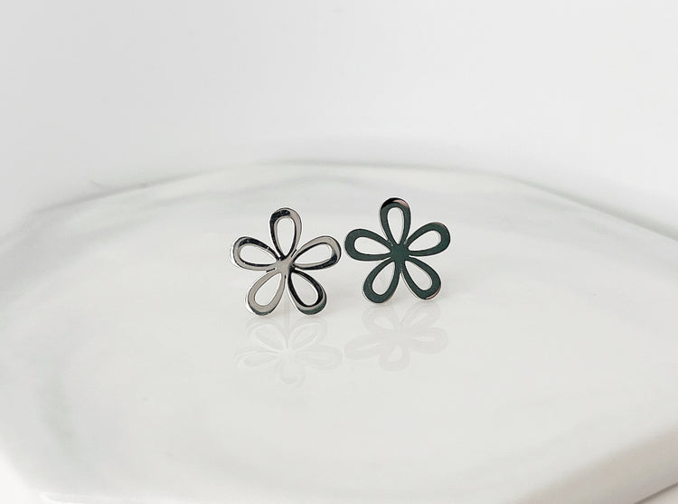 Lumi Flower Studs