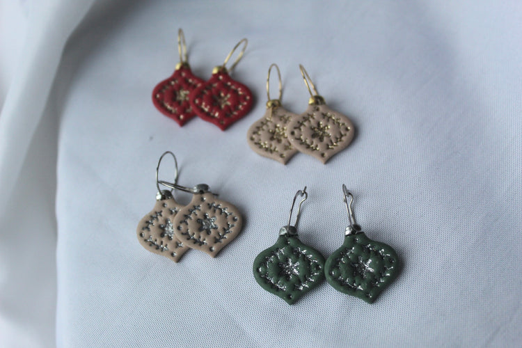 Detailed Glitter Bulbs