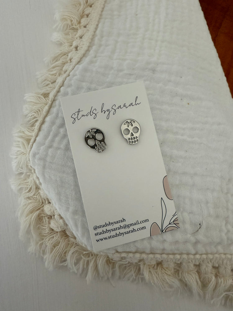 Metal Skull Studs