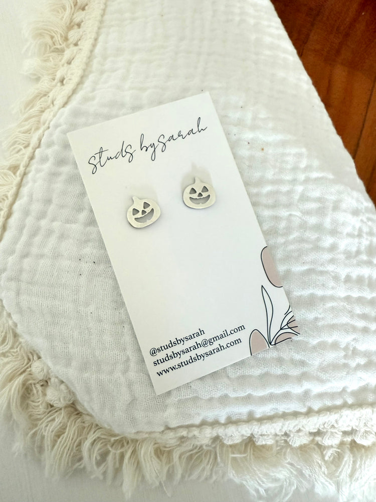 Metal Jack O Lantern Studs