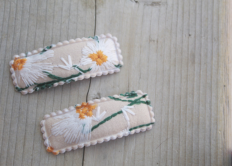 Embroidered Daisy Snap Clips