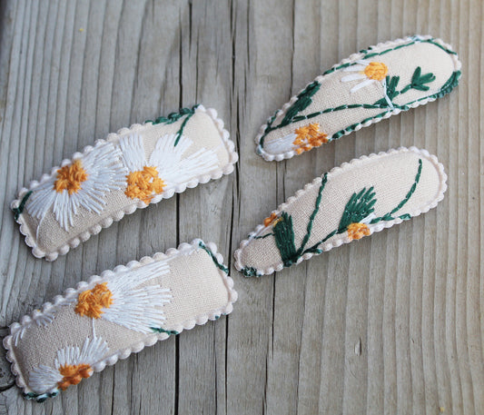 Embroidered Daisy Snap Clips