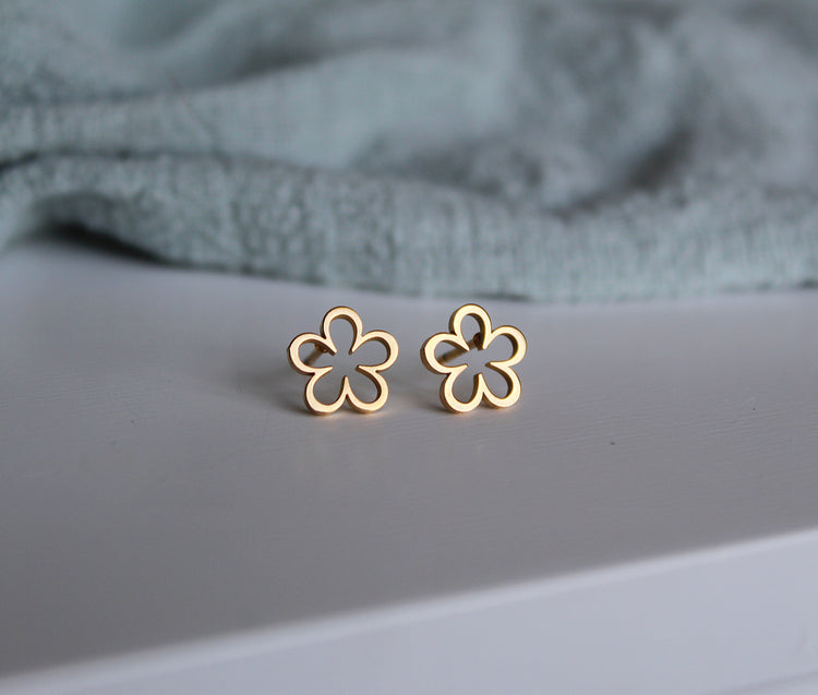 Outlined Flower Studs