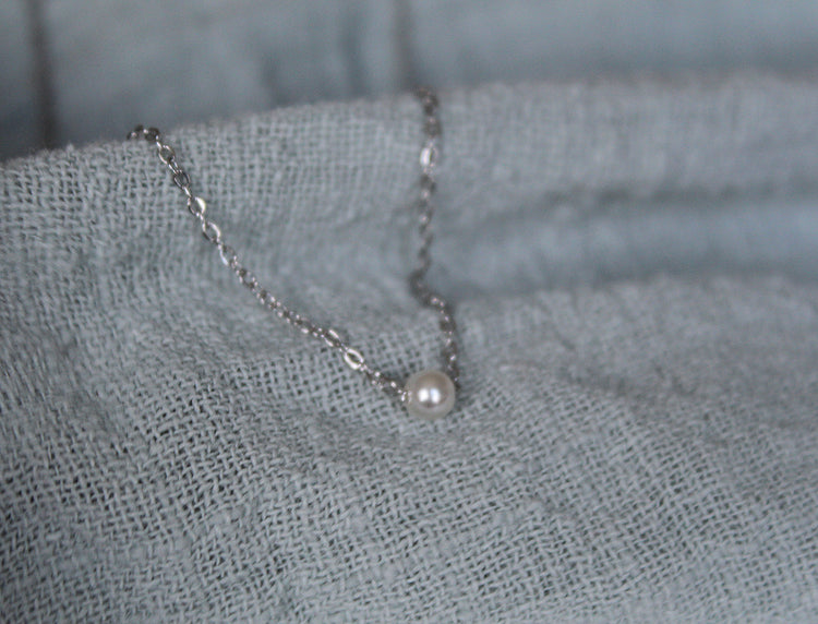 Single Dainty Pearl Necklace