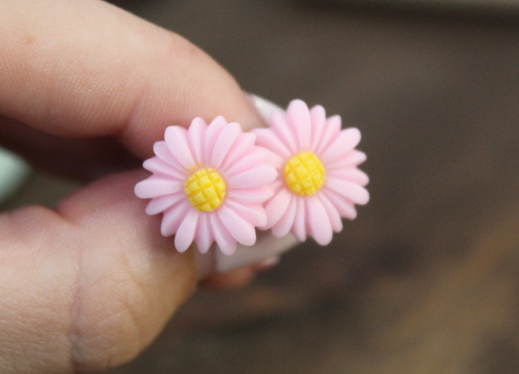 Statement Acrylic Daisies